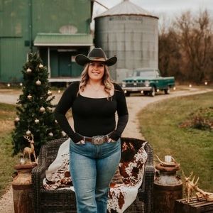 Meet your Posher, Danielle